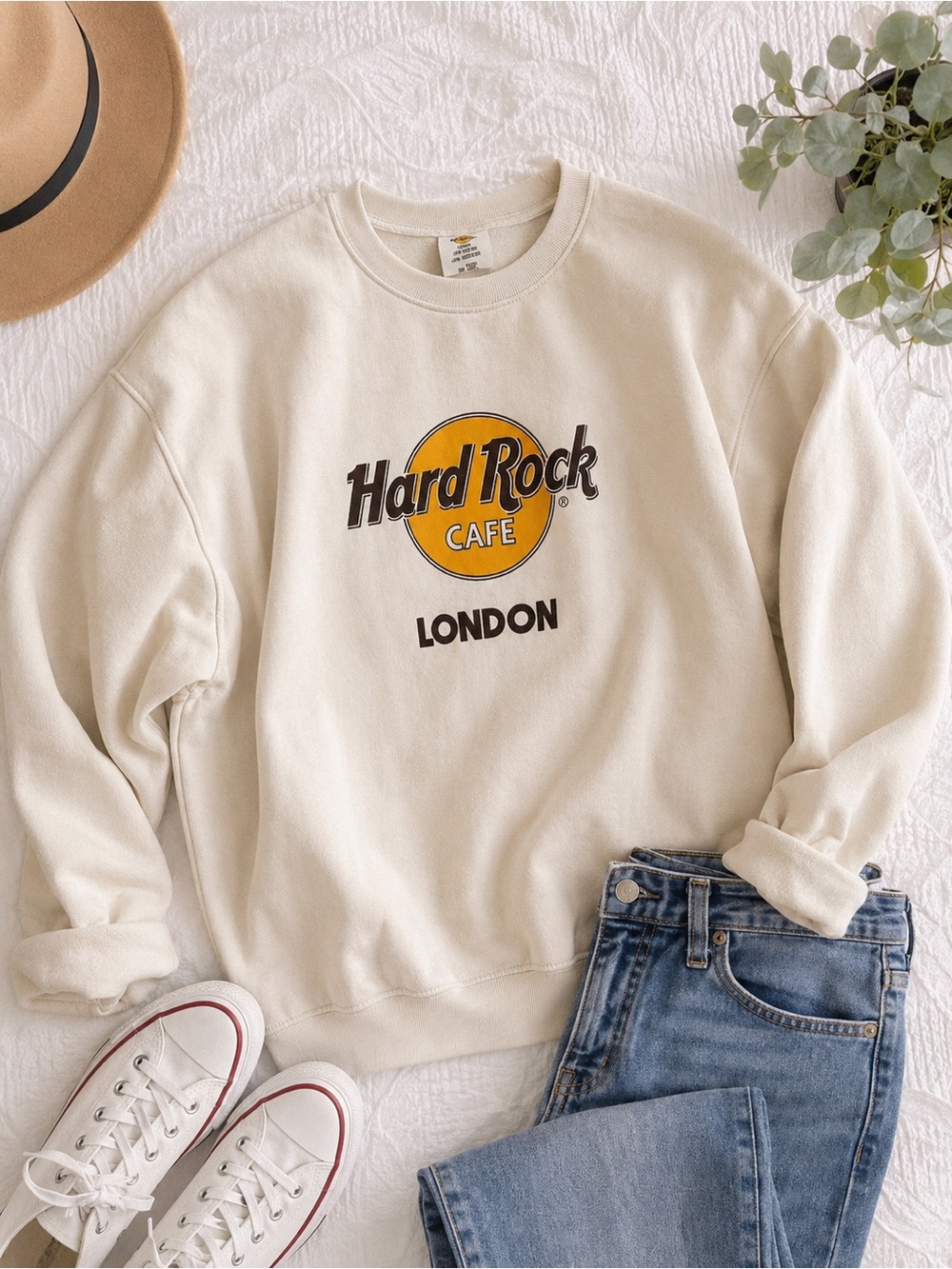 Hard Rock Cafe London Vintage-Style Logo Crewneck Sweatshirt – XL Cream